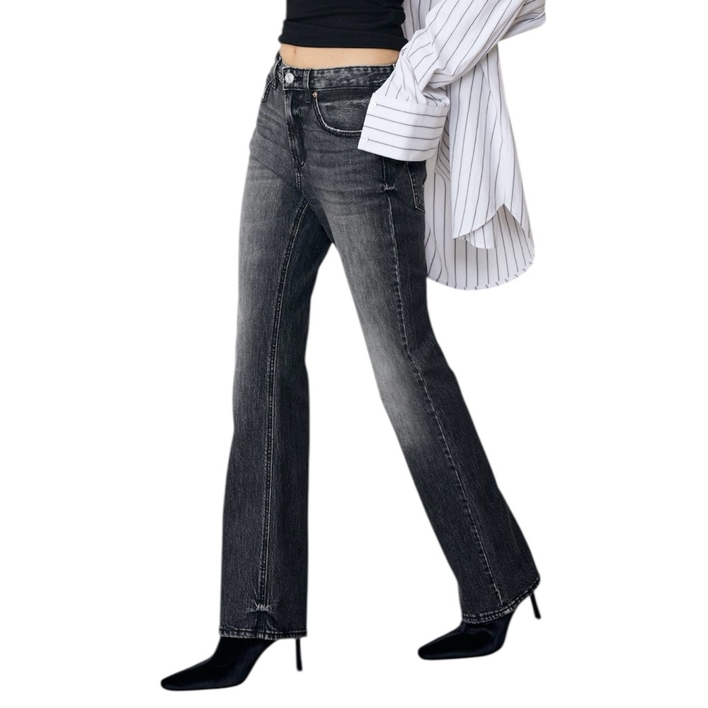 Stradivarius Mid-Rise Straight Jeans